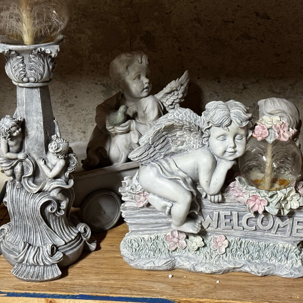 Angel cherub lawn decoration